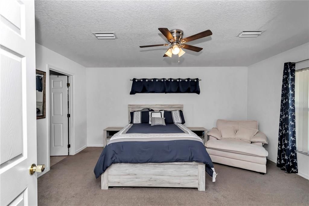 En Venta: $285,000 (4 camas, 2 baños, 1777 Pies cuadrados)