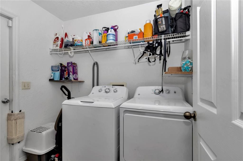 En Venta: $285,000 (4 camas, 2 baños, 1777 Pies cuadrados)