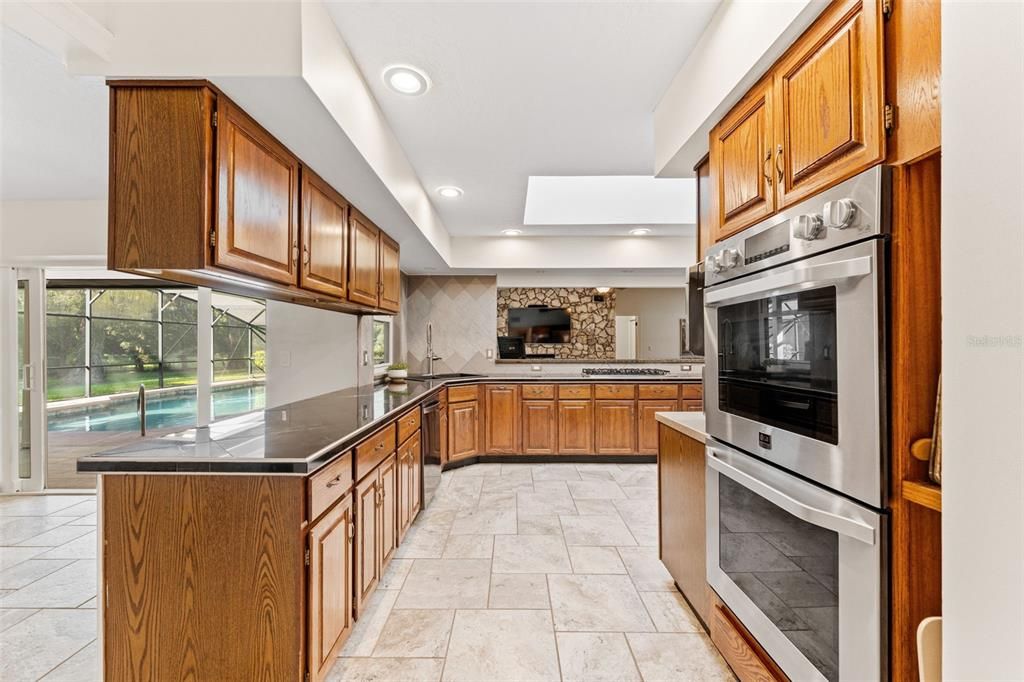 Active With Contract: $692,500 (3 beds, 2 baths, 2873 Square Feet)