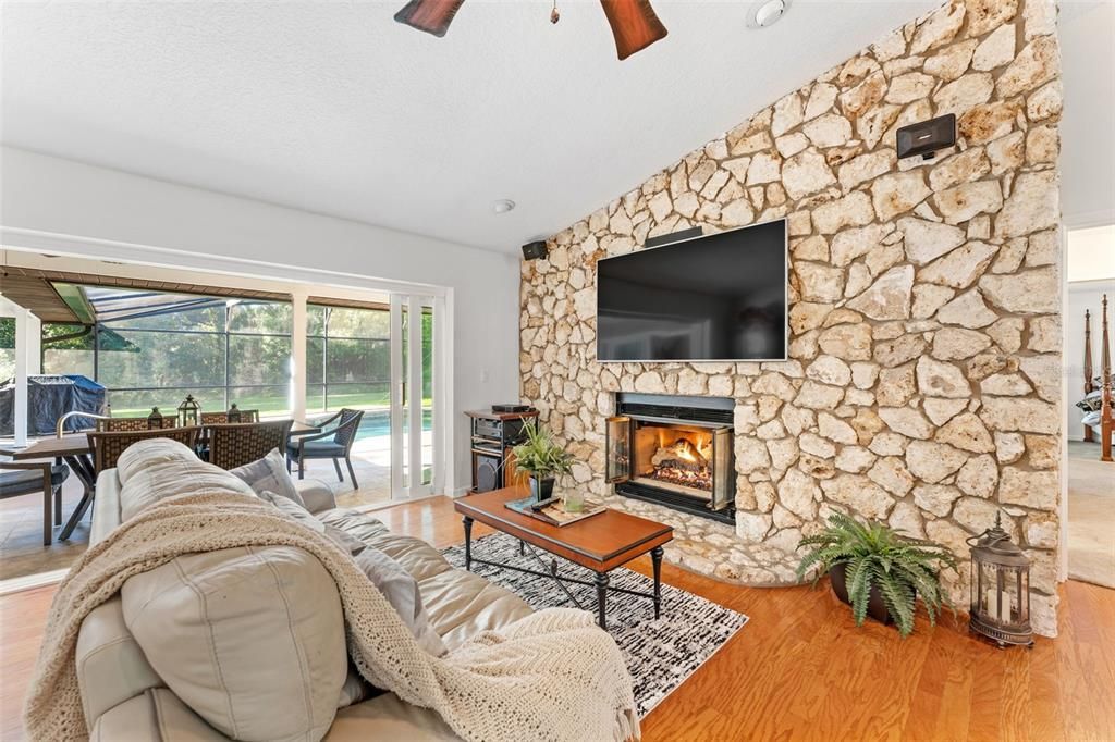 Active With Contract: $692,500 (3 beds, 2 baths, 2873 Square Feet)