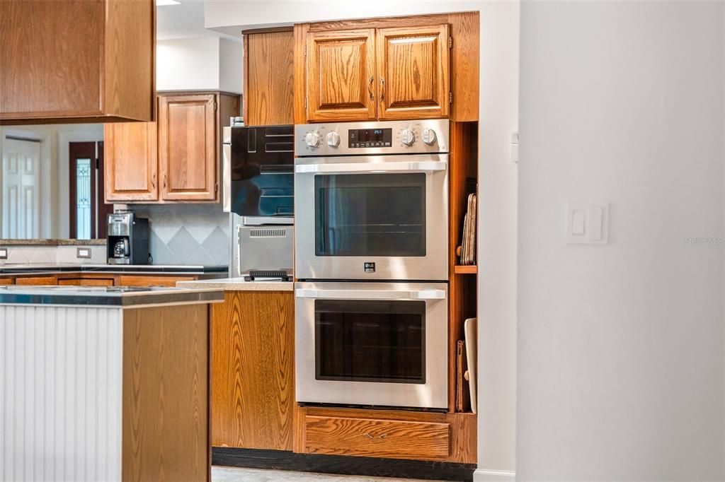 Active With Contract: $692,500 (3 beds, 2 baths, 2873 Square Feet)