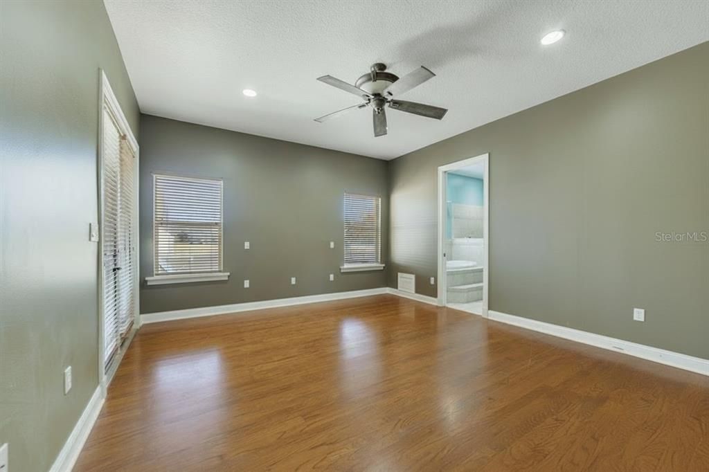 待售: $700,000 (5 贝兹, 3 浴室, 4525 平方英尺)