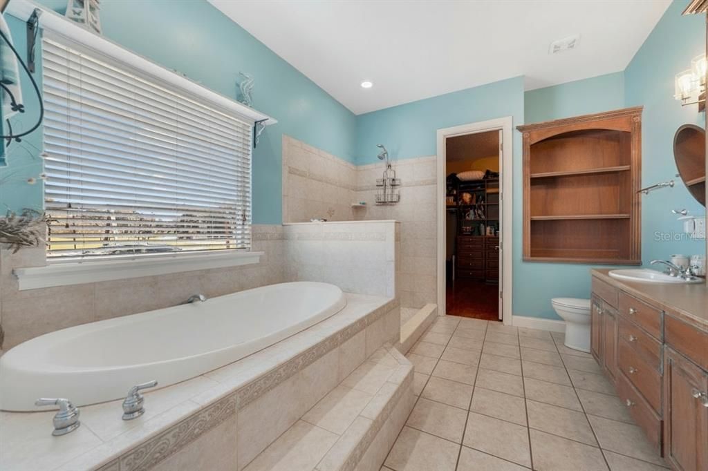 待售: $700,000 (5 贝兹, 3 浴室, 4525 平方英尺)