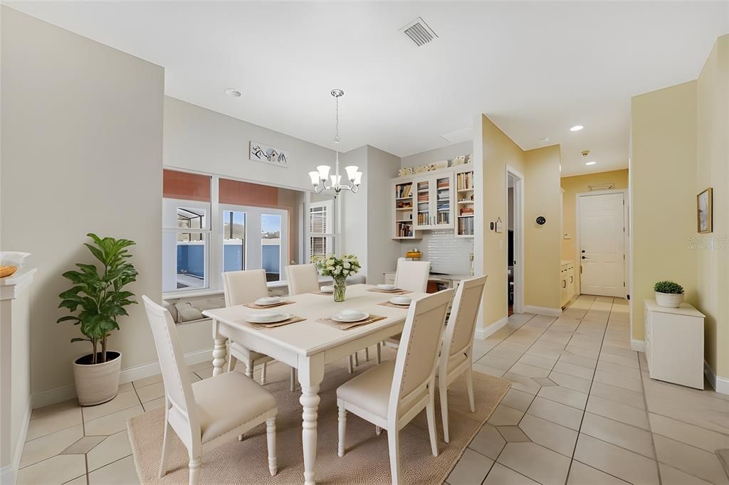 待售: $700,000 (5 贝兹, 3 浴室, 4525 平方英尺)