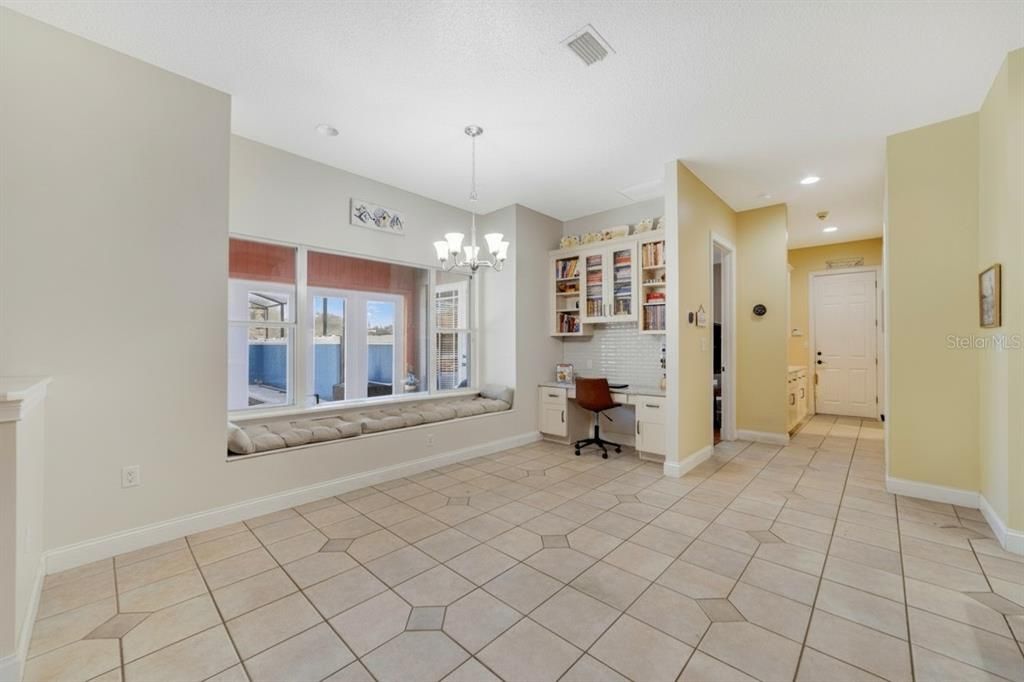 待售: $700,000 (5 贝兹, 3 浴室, 4525 平方英尺)