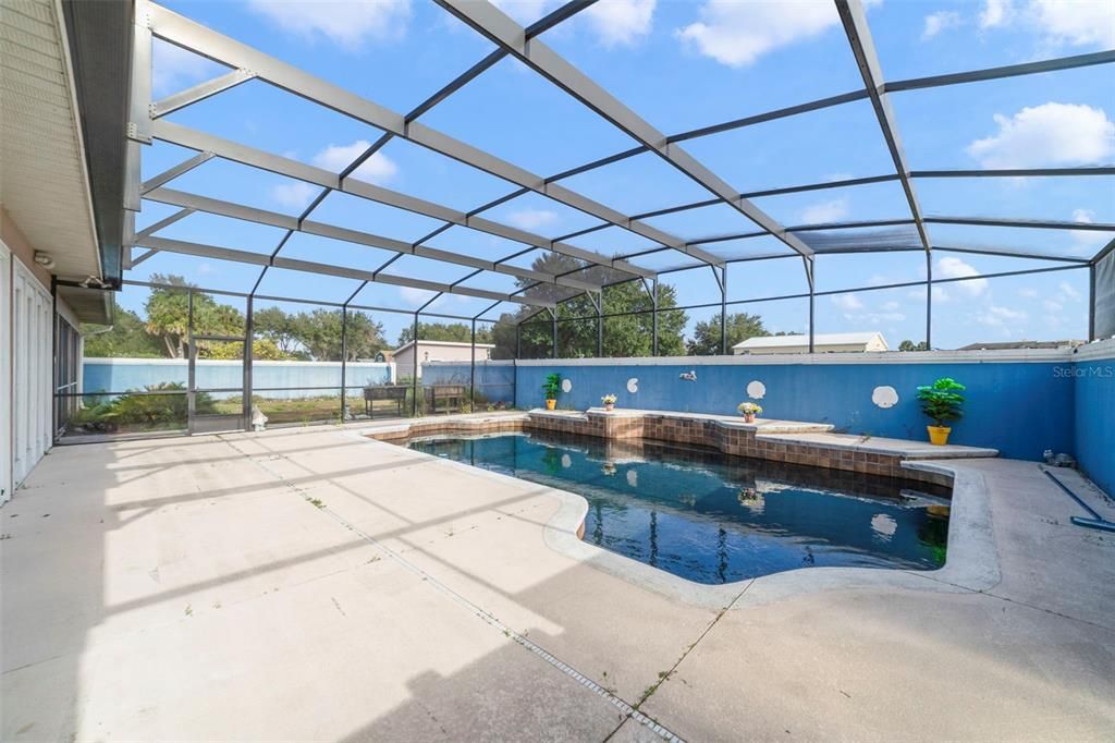 待售: $700,000 (5 贝兹, 3 浴室, 4525 平方英尺)