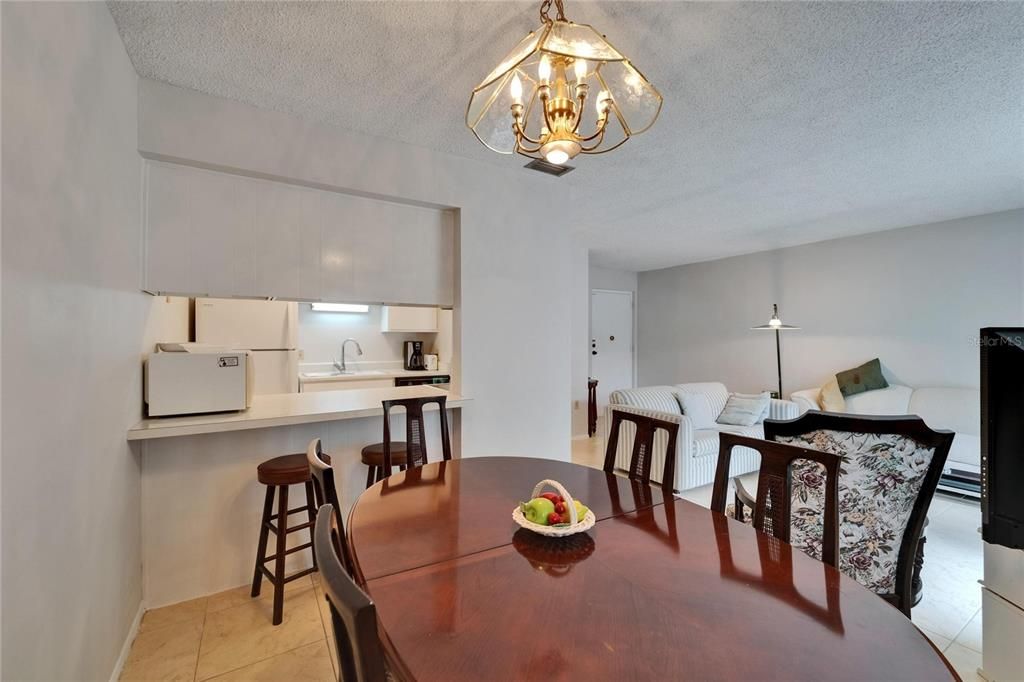 For Rent: $1,300 (1 beds, 1 baths, 590 Square Feet)