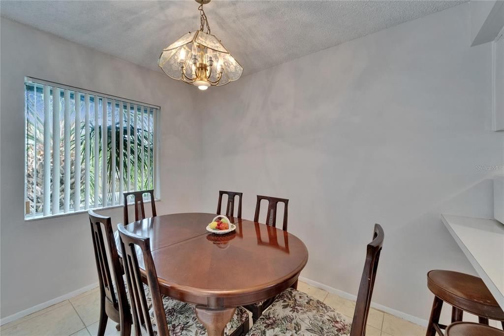 For Rent: $1,300 (1 beds, 1 baths, 590 Square Feet)