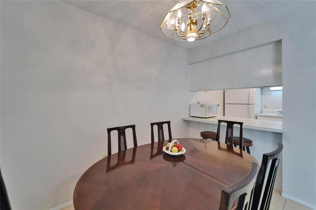 For Rent: $1,300 (1 beds, 1 baths, 590 Square Feet)