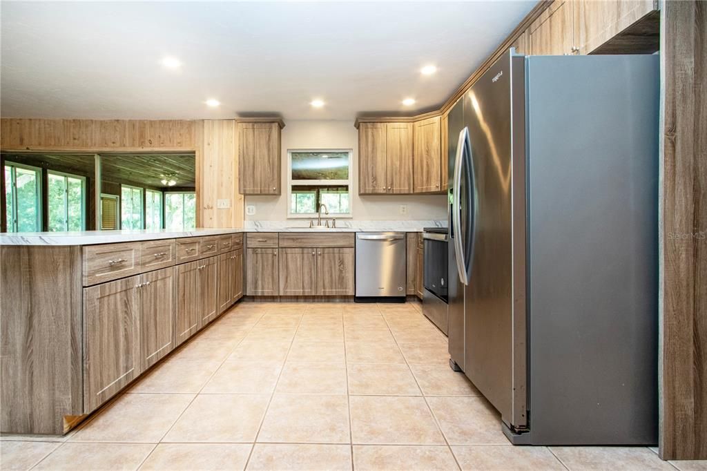 En Venta: $545,000 (3 camas, 2 baños, 2584 Pies cuadrados)