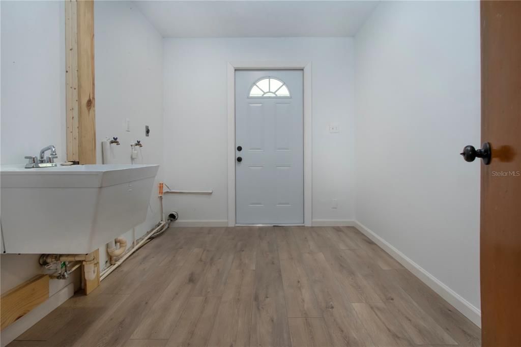 En Venta: $545,000 (3 camas, 2 baños, 2584 Pies cuadrados)