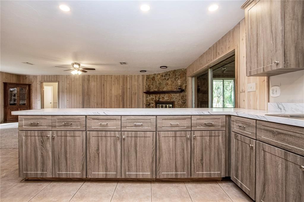 En Venta: $545,000 (3 camas, 2 baños, 2584 Pies cuadrados)