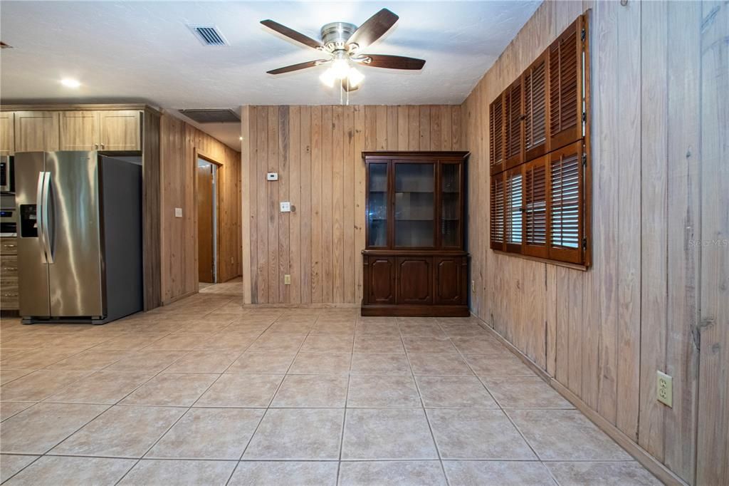 En Venta: $545,000 (3 camas, 2 baños, 2584 Pies cuadrados)