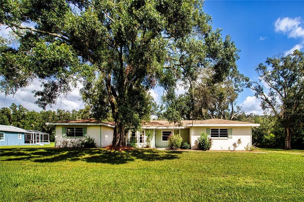 En Venta: $545,000 (3 camas, 2 baños, 2584 Pies cuadrados)