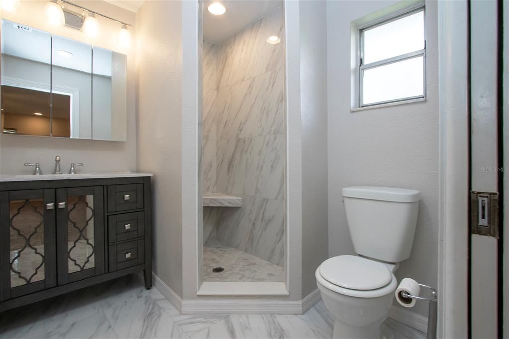 En Venta: $545,000 (3 camas, 2 baños, 2584 Pies cuadrados)