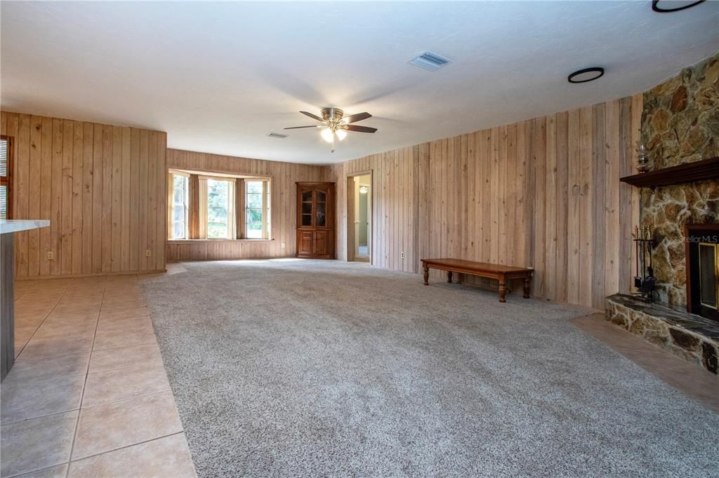 En Venta: $545,000 (3 camas, 2 baños, 2584 Pies cuadrados)