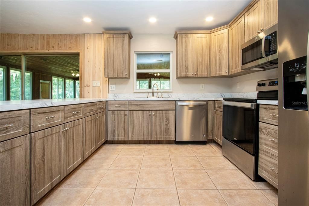 En Venta: $545,000 (3 camas, 2 baños, 2584 Pies cuadrados)