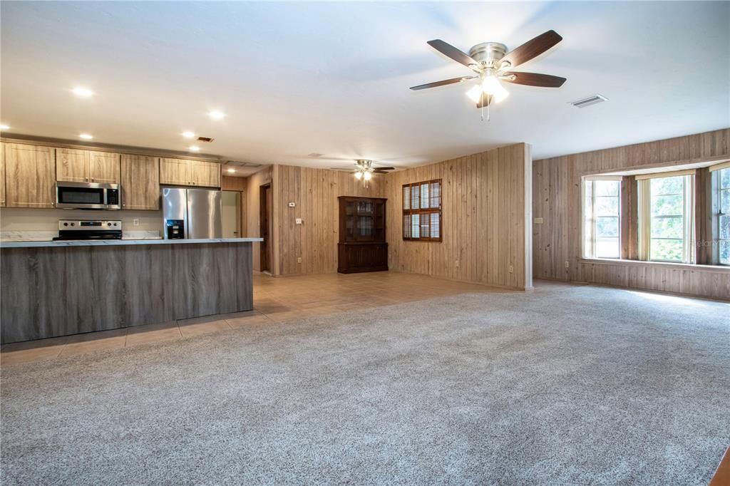 En Venta: $545,000 (3 camas, 2 baños, 2584 Pies cuadrados)