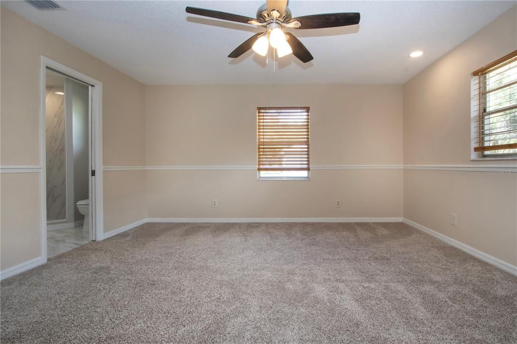 En Venta: $545,000 (3 camas, 2 baños, 2584 Pies cuadrados)