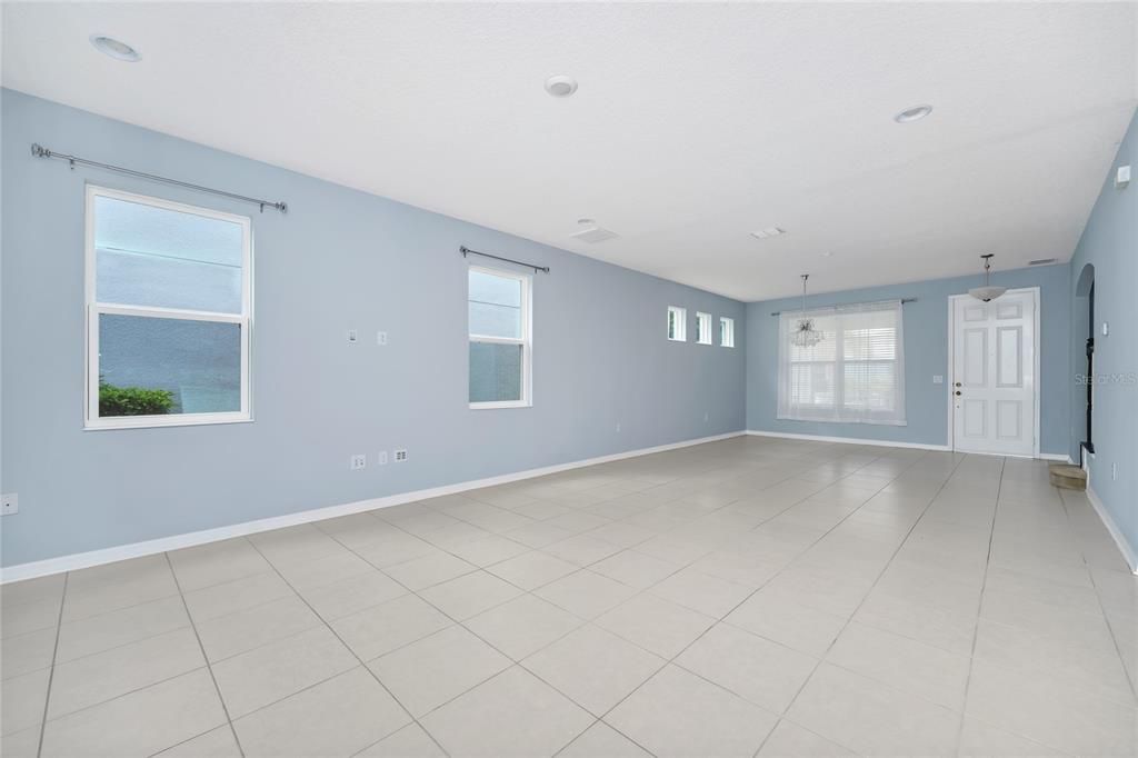 Под контрактом: $558,000 (4 спален, 3 ванн, 2438 Квадратных фут)