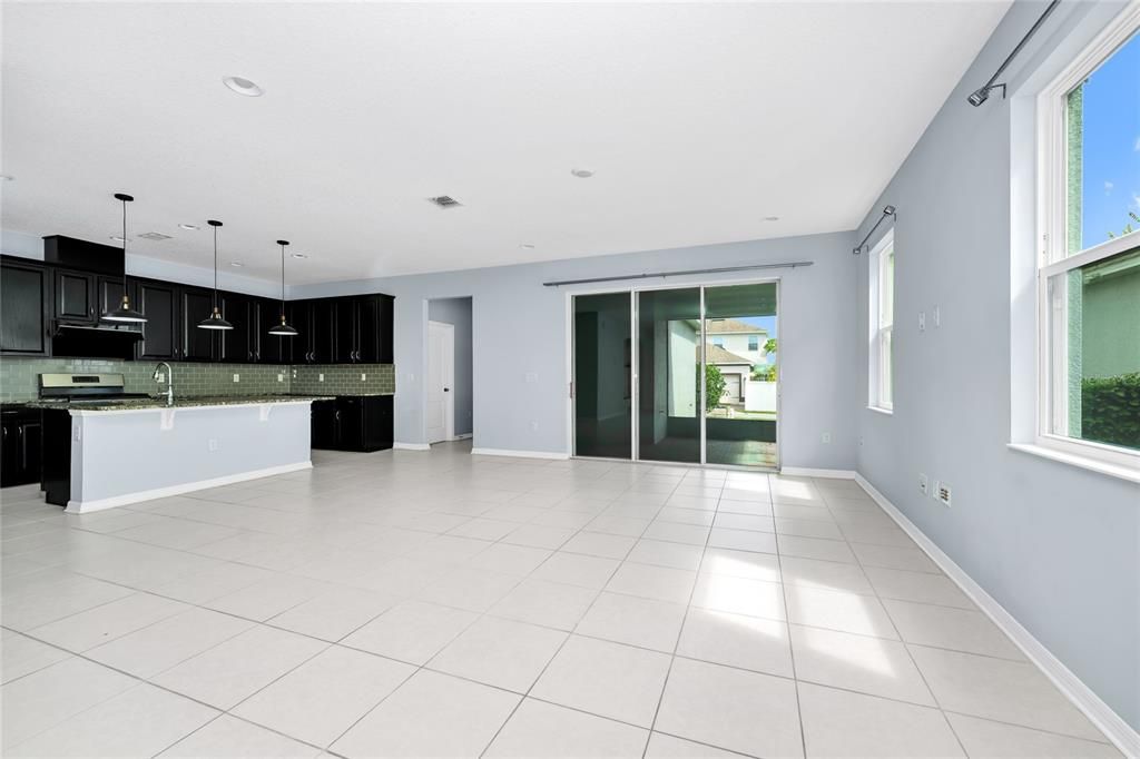 Под контрактом: $558,000 (4 спален, 3 ванн, 2438 Квадратных фут)