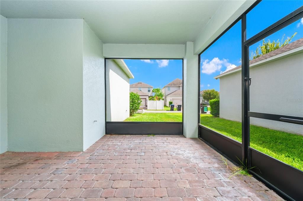 Под контрактом: $558,000 (4 спален, 3 ванн, 2438 Квадратных фут)