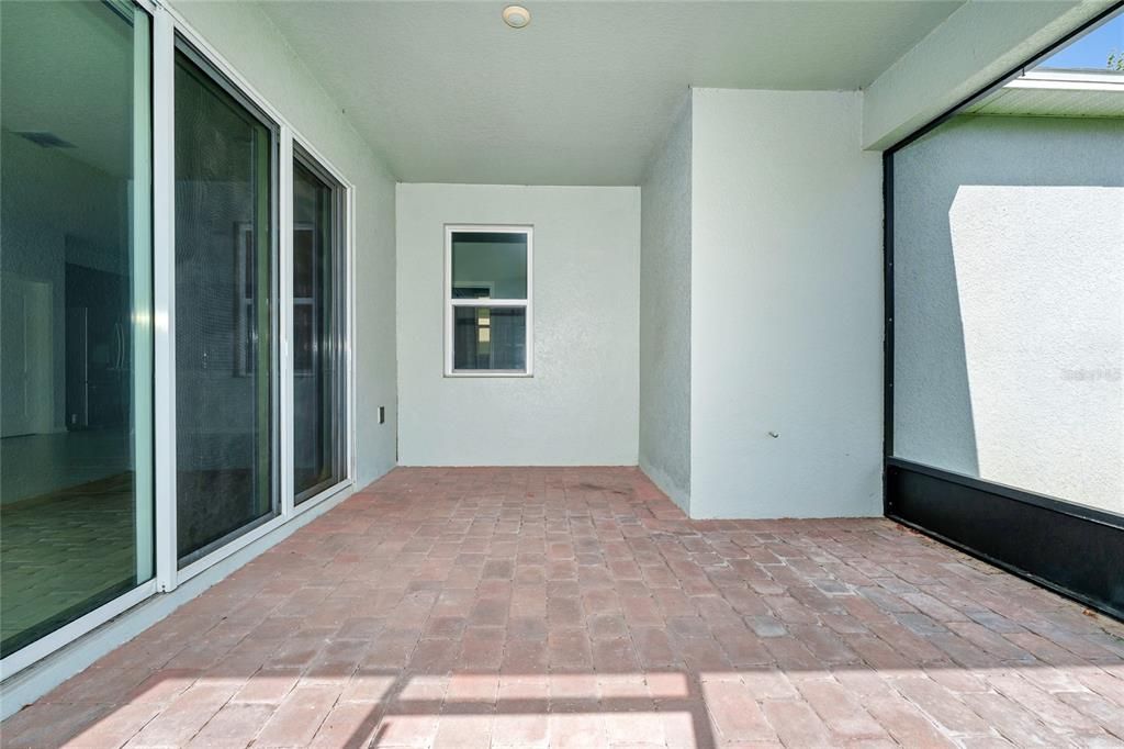 Под контрактом: $558,000 (4 спален, 3 ванн, 2438 Квадратных фут)