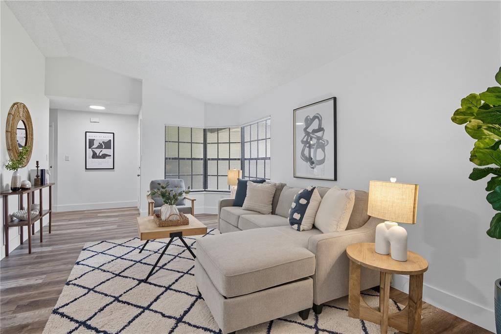 Active With Contract: $389,900 (3 beds, 2 baths, 1648 Square Feet)