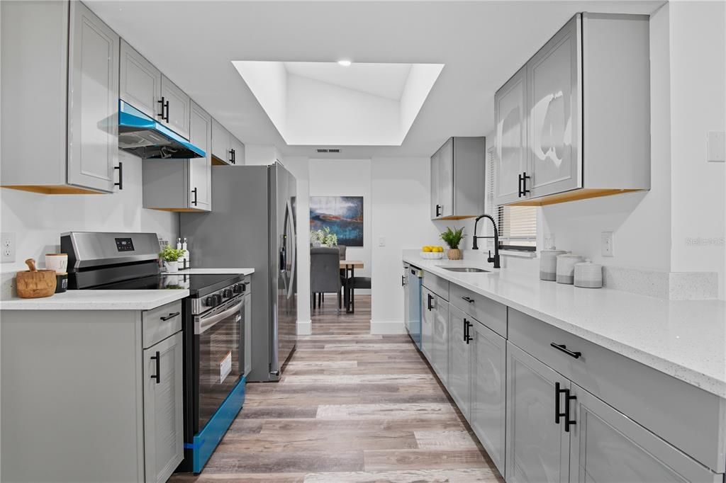 Active With Contract: $389,900 (3 beds, 2 baths, 1648 Square Feet)