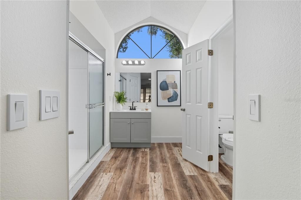 Active With Contract: $389,900 (3 beds, 2 baths, 1648 Square Feet)