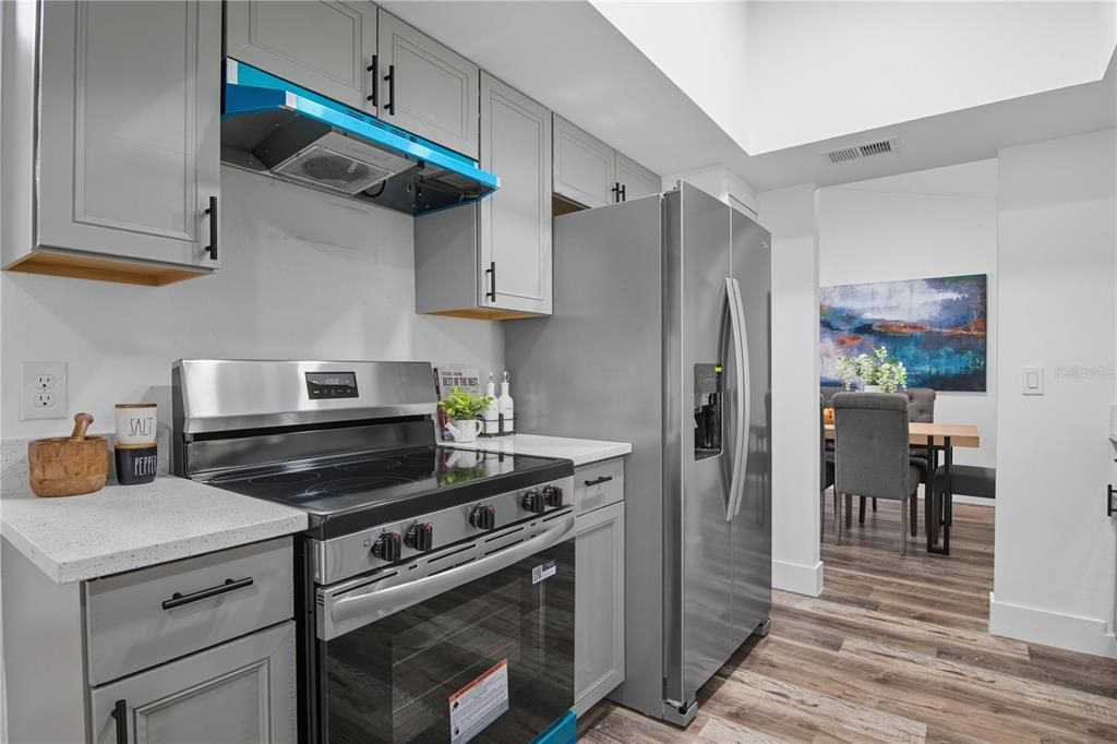 Active With Contract: $389,900 (3 beds, 2 baths, 1648 Square Feet)