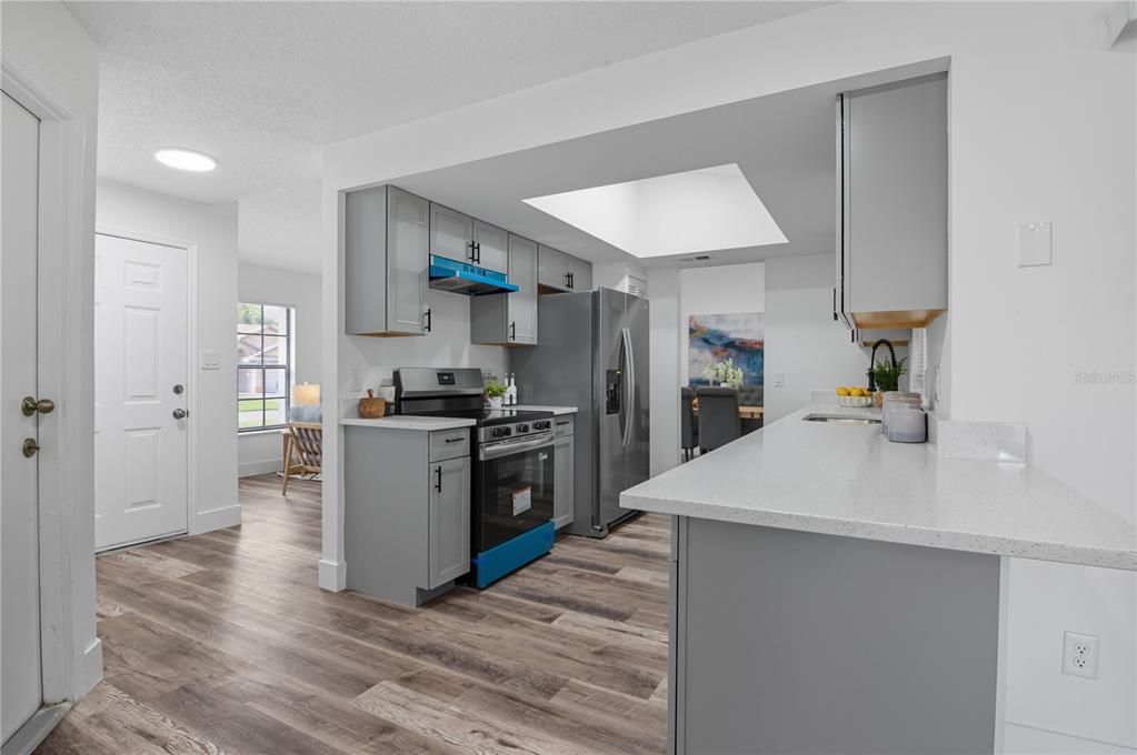 Active With Contract: $389,900 (3 beds, 2 baths, 1648 Square Feet)