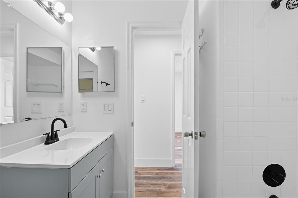 Active With Contract: $389,900 (3 beds, 2 baths, 1648 Square Feet)