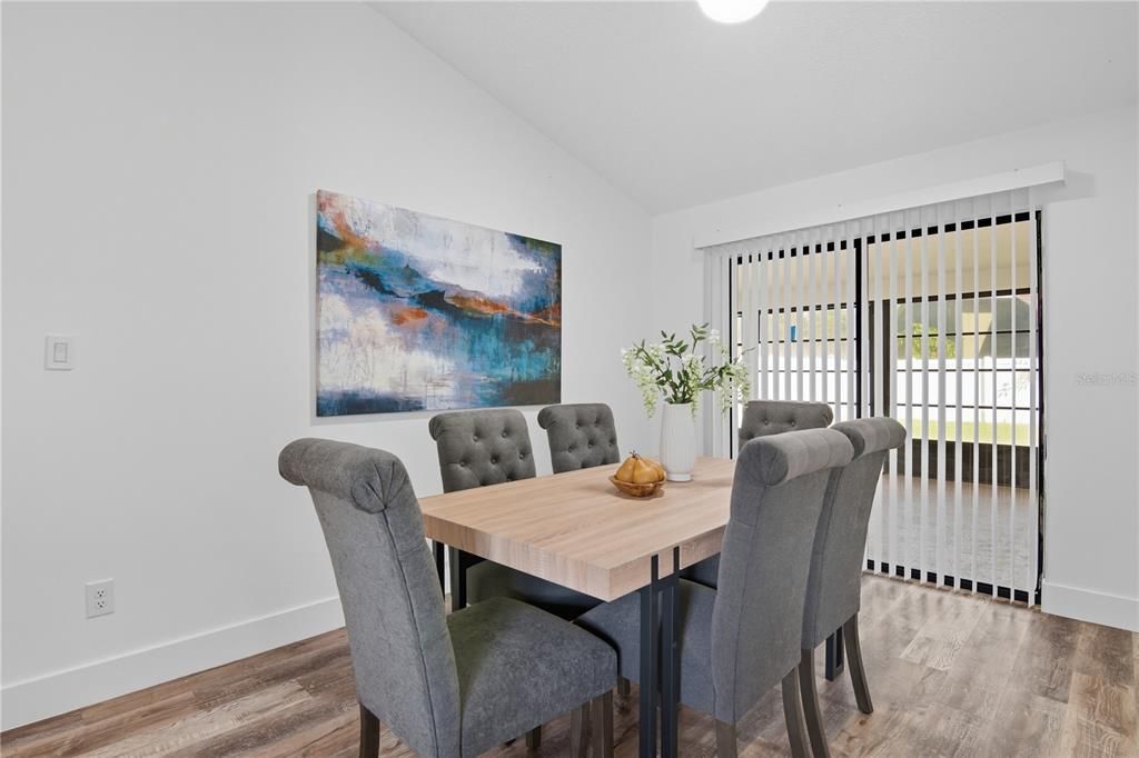 Active With Contract: $389,900 (3 beds, 2 baths, 1648 Square Feet)