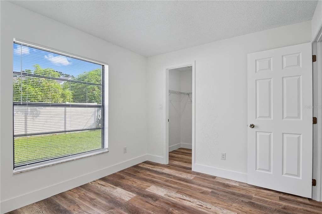 Active With Contract: $389,900 (3 beds, 2 baths, 1648 Square Feet)