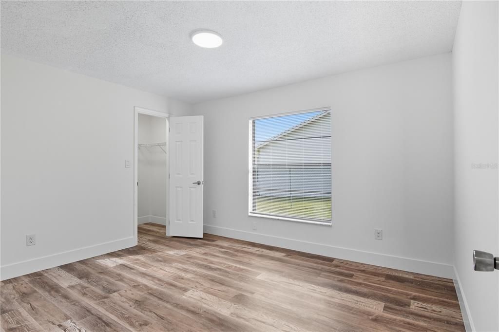 Active With Contract: $389,900 (3 beds, 2 baths, 1648 Square Feet)