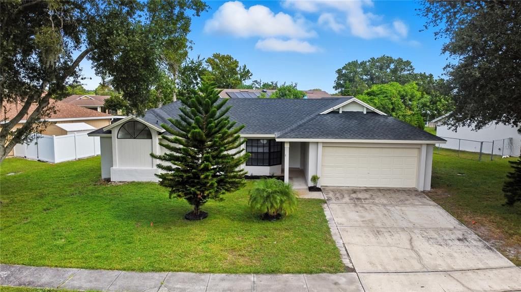 Active With Contract: $389,900 (3 beds, 2 baths, 1648 Square Feet)