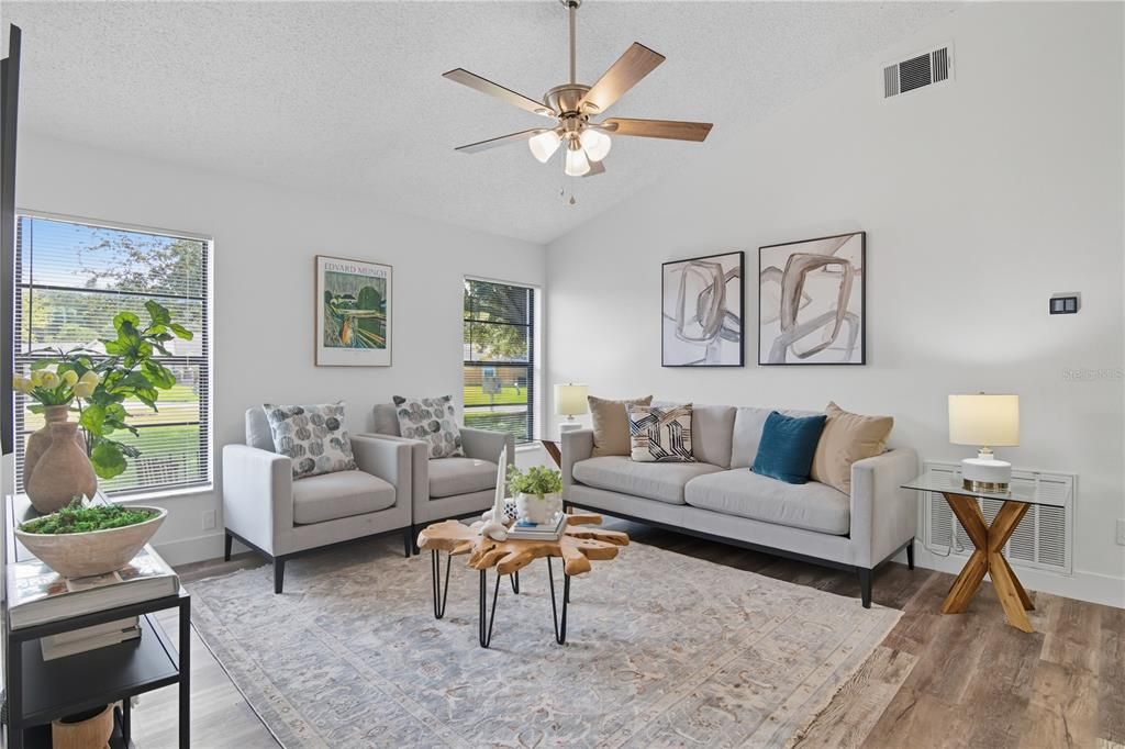 Active With Contract: $389,900 (3 beds, 2 baths, 1648 Square Feet)