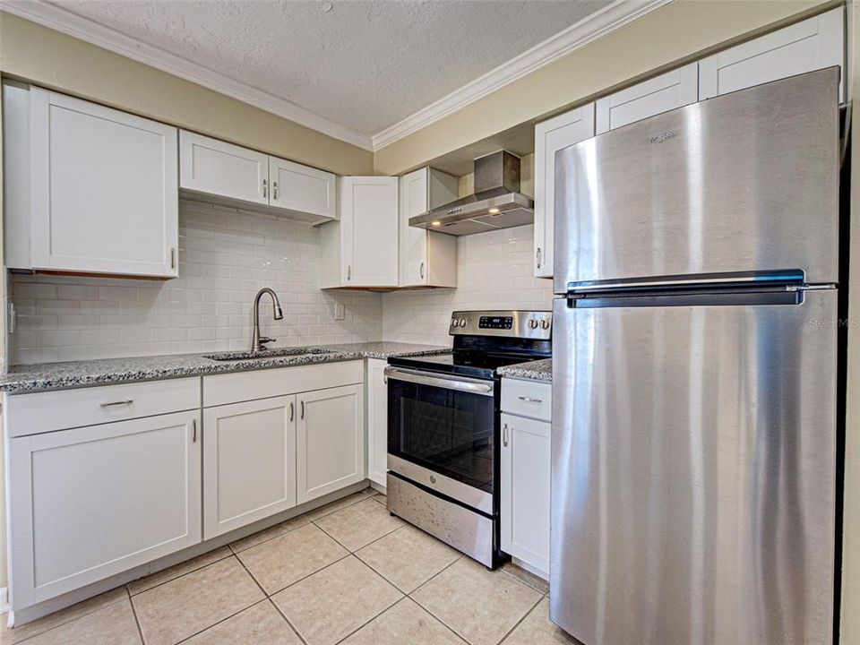 For Sale: $122,000 (1 beds, 1 baths, 550 Square Feet)