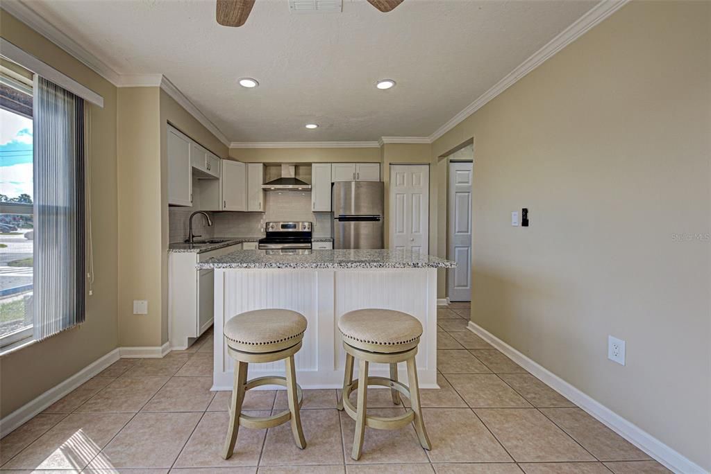 For Sale: $122,000 (1 beds, 1 baths, 550 Square Feet)