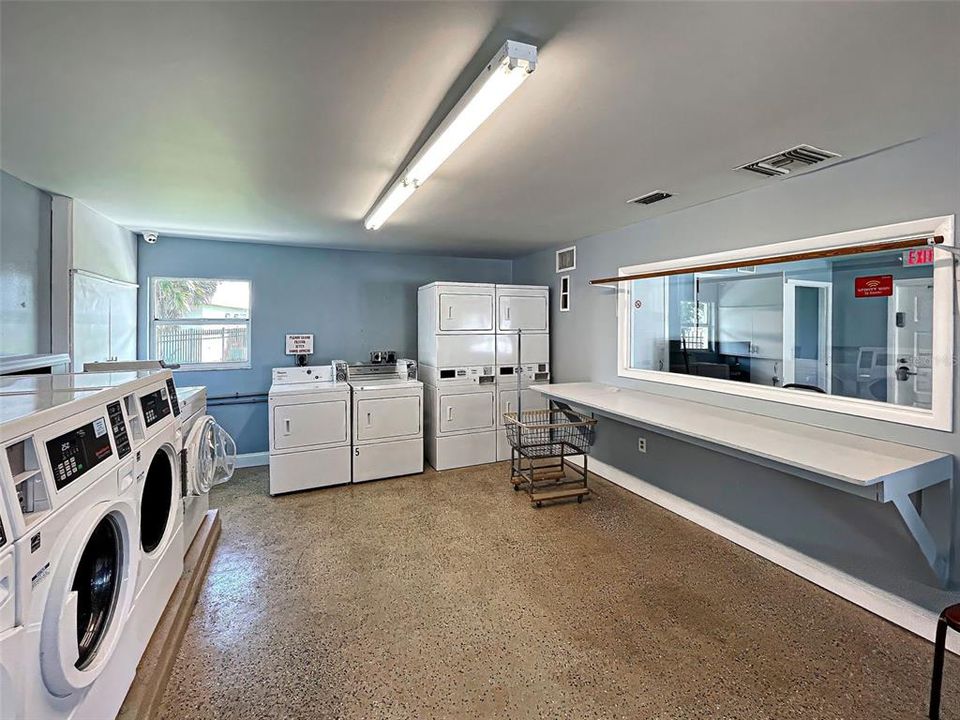 For Sale: $122,000 (1 beds, 1 baths, 550 Square Feet)