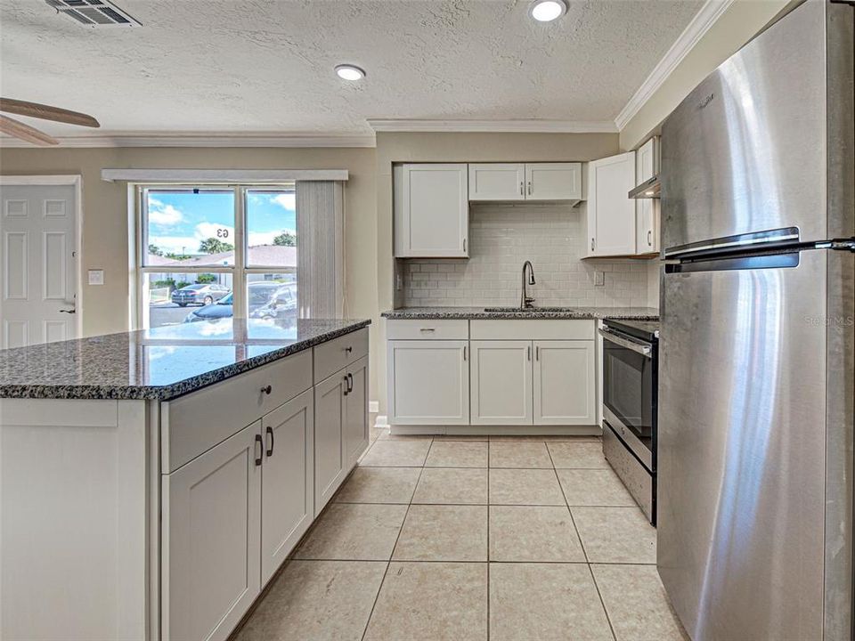 For Sale: $122,000 (1 beds, 1 baths, 550 Square Feet)