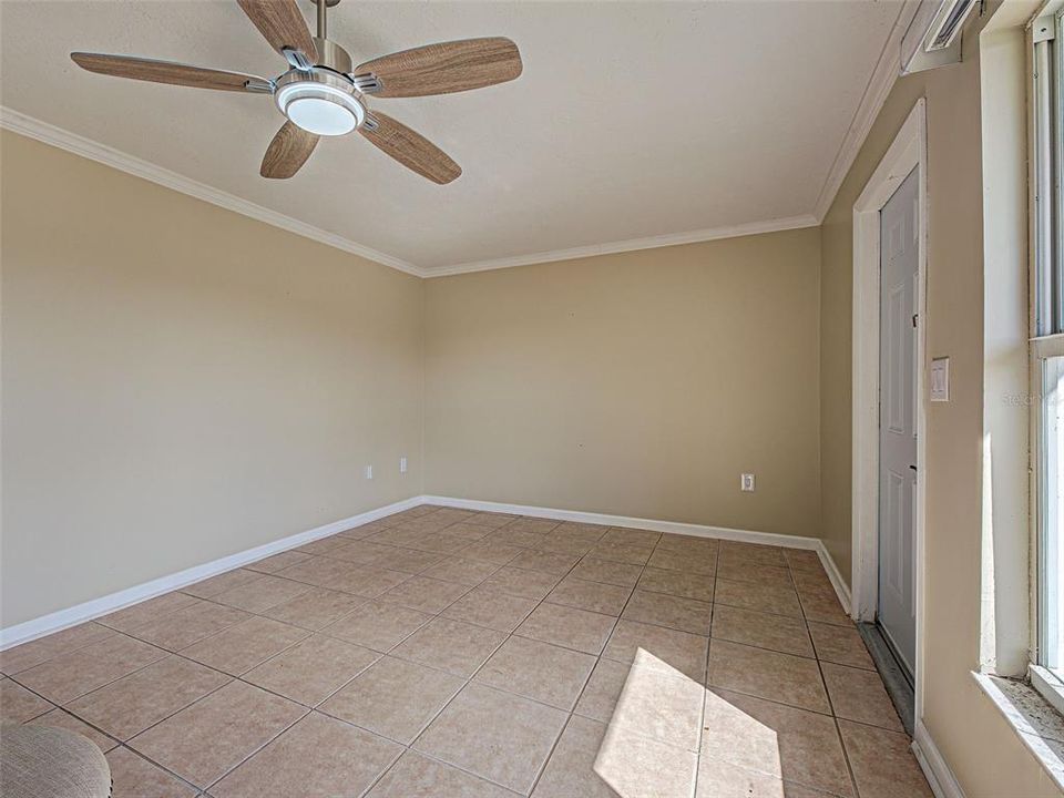 For Sale: $122,000 (1 beds, 1 baths, 550 Square Feet)