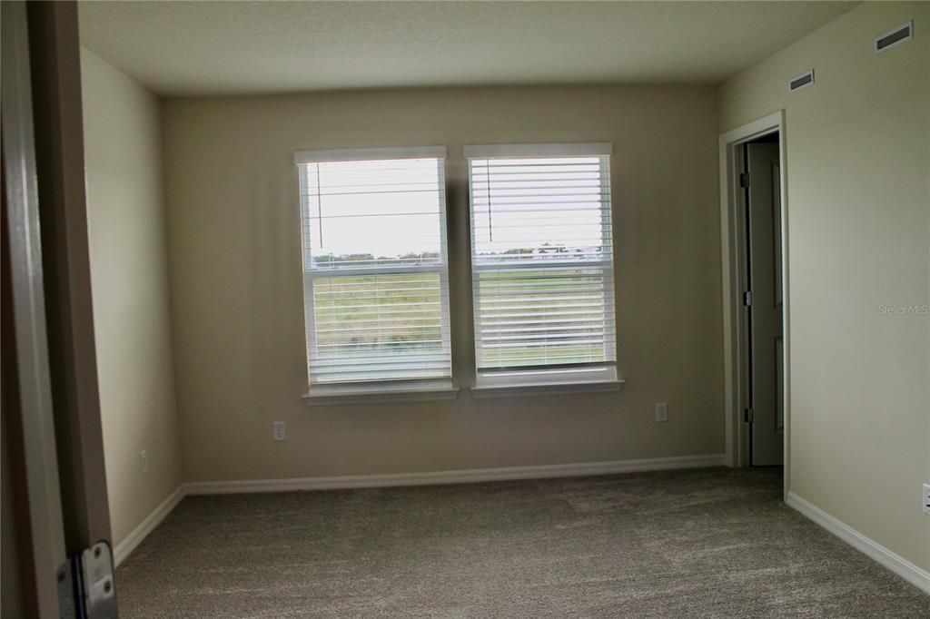 Activo con contrato: $2,199 (3 camas, 2 baños, 1699 Pies cuadrados)