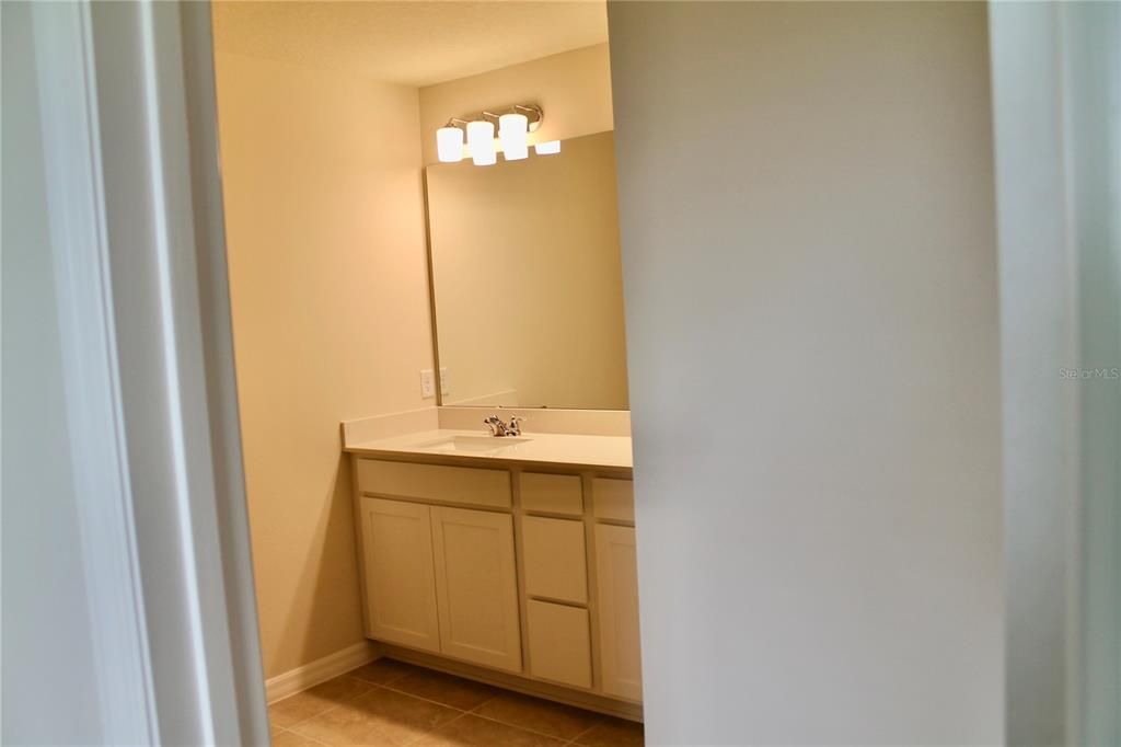 Activo con contrato: $2,199 (3 camas, 2 baños, 1699 Pies cuadrados)