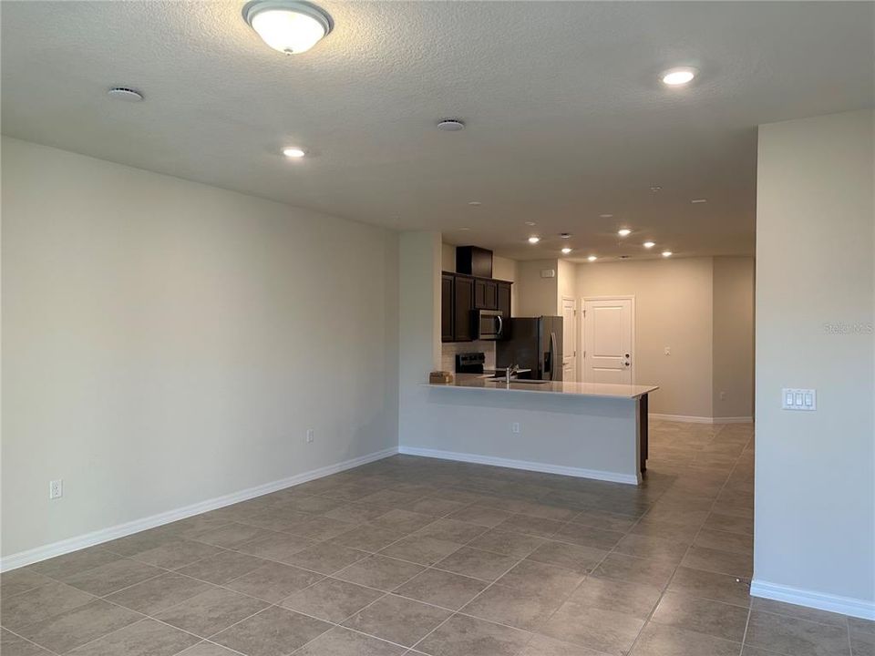 Activo con contrato: $2,199 (3 camas, 2 baños, 1699 Pies cuadrados)