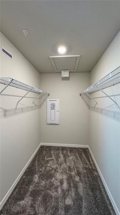 Activo con contrato: $2,199 (3 camas, 2 baños, 1699 Pies cuadrados)