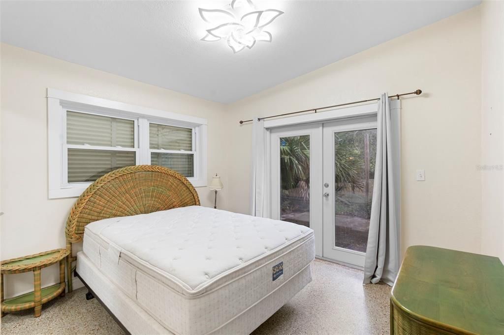 For Sale: $235,000 (2 beds, 1 baths, 1172 Square Feet)