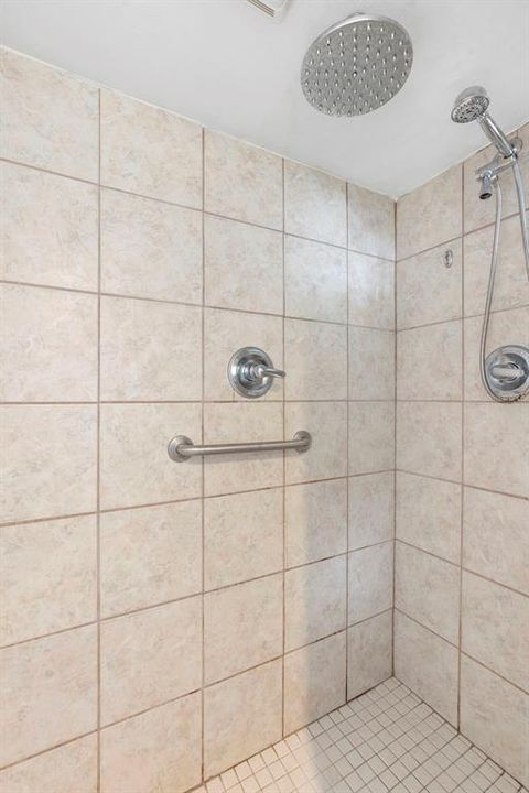 For Sale: $235,000 (2 beds, 1 baths, 1172 Square Feet)