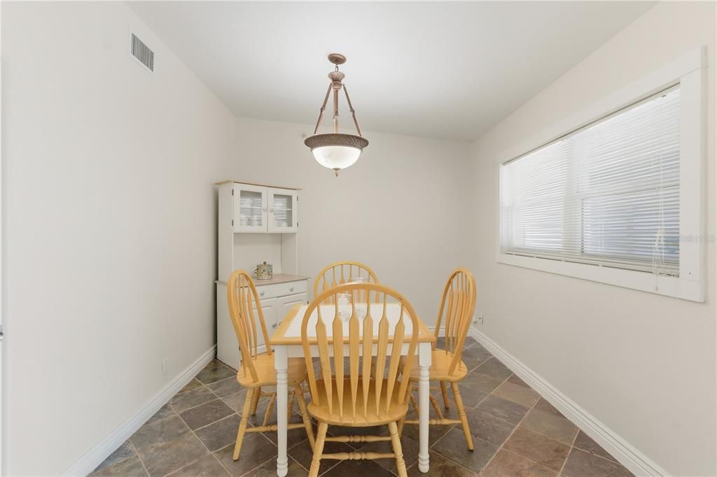 For Sale: $235,000 (2 beds, 1 baths, 1172 Square Feet)